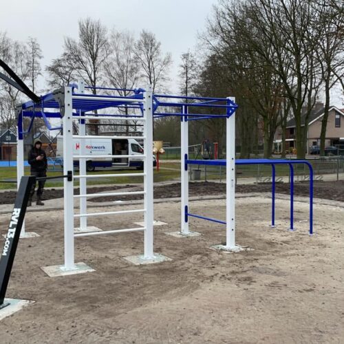 Buiten fitness-park Nippur Freestyle 25 Revolution 13 is een topsegment calisthenics toestel, perfect voor intensieve trainingen en ideaal voor buitengebruik. Deze staat in Groningen